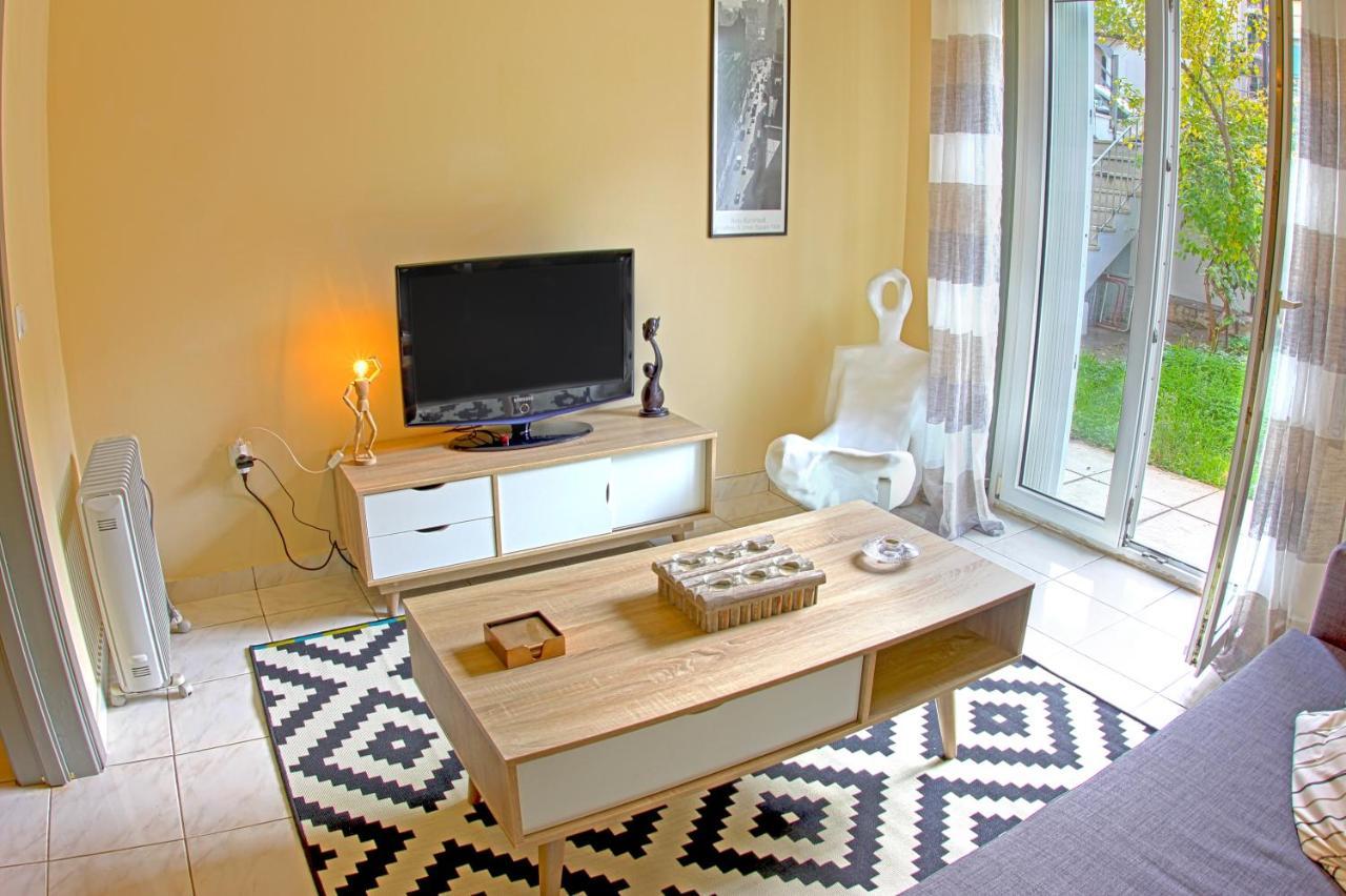 Stylish City Center Garden Apartment Athen Eksteriør billede